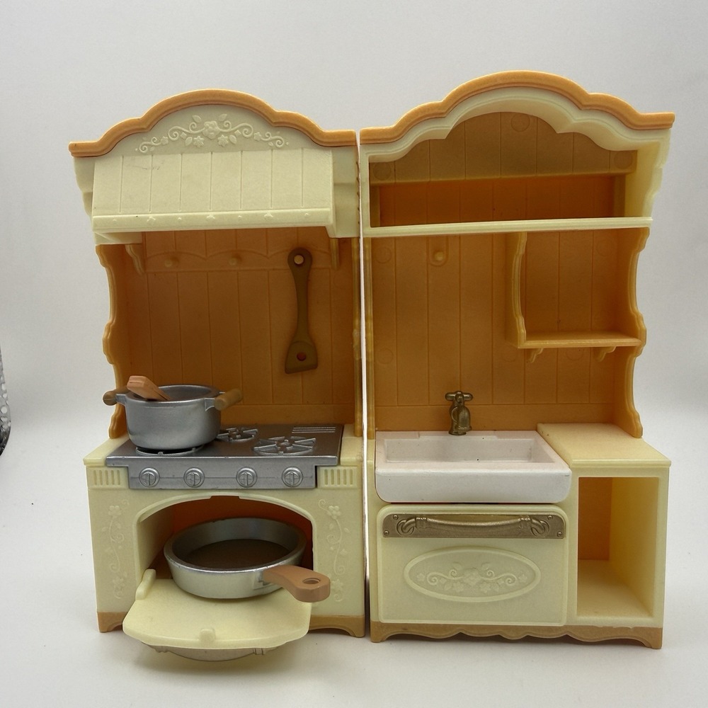 Sylvanian Families Calico Critters Kitchen Set  & Accessories